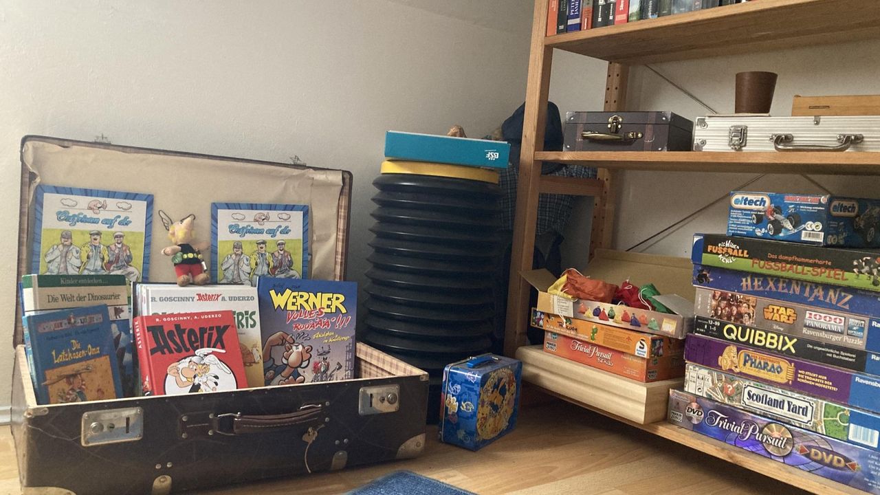 Spiele und Bücher im DG, auch für Erwachsene Spiele und Bücher im DG, auch für Erwachsene